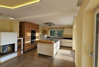 Hochwertige, große Küche