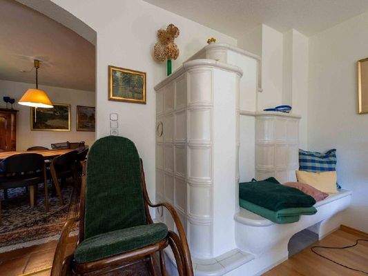 EG Wohnzimmer Kachelofen