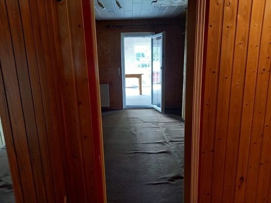 DG: Zimmer und Zugang zum Wintergarten