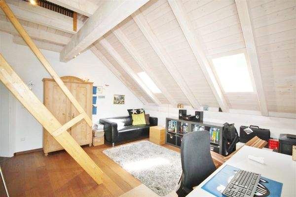 Zimmer Büro mit Galerie DG.JPG