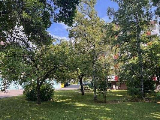 Nachbarn treffen sich hier