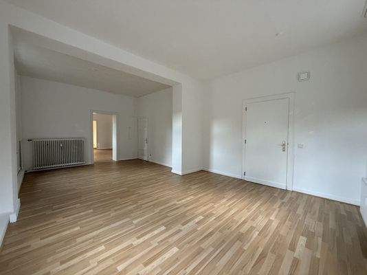 Gewerbe EG links vorne