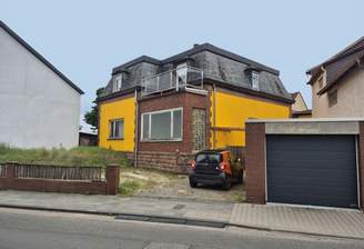 Ansicht m Garage