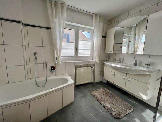 OG | Bad | Mit Badewanne