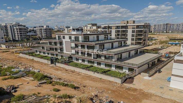 Apartments with a Pool on the Main Road in Antalya Aksu