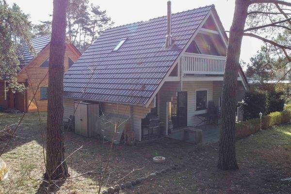 Ansicht Terrasse und Balkon (2)