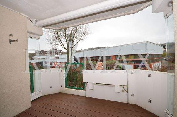 Balkon mit Markise + Windfang