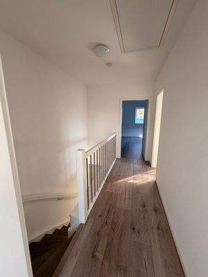 Flur oben.jpg