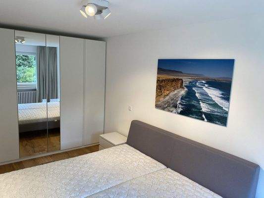 Schlafzimmer mit Bett 2x2m