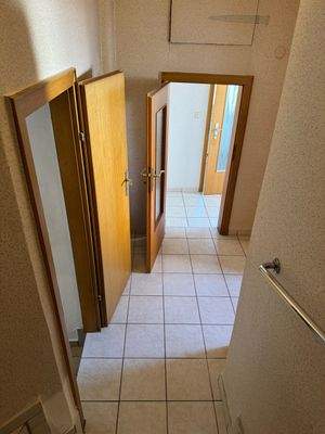 28 EG - Abgang zum Zwischengeschoss.jpg