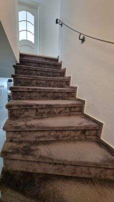 Treppe zum Untergeschoß