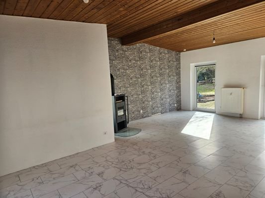 EG: Wohn- und Esszimmer, Kaminofen
