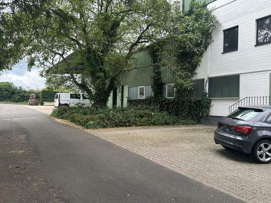 Halle und Büro/Wohnen