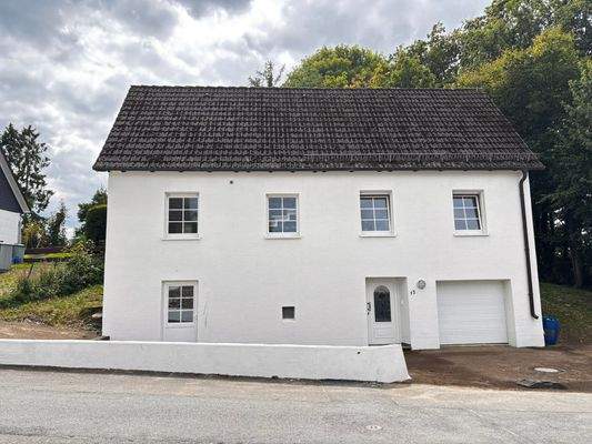 16 - Straßenansicht fern.JPEG