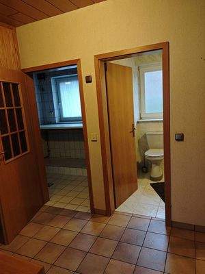 Gäste-WC und Zugang HWR