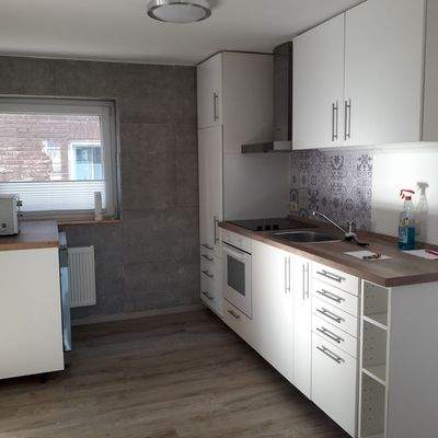 Modern, renoviert, mit Einbauten