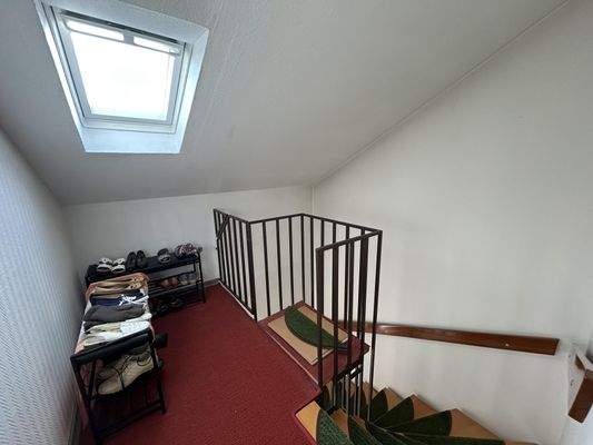 DG - Flur, Treppenhaus (Nutzfläche)