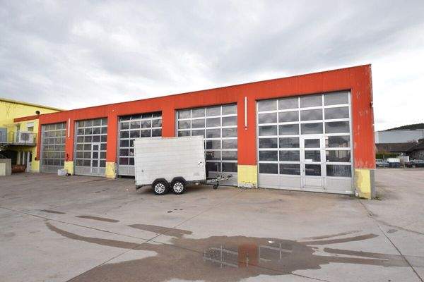 Lagerhalle mit 6 Toren