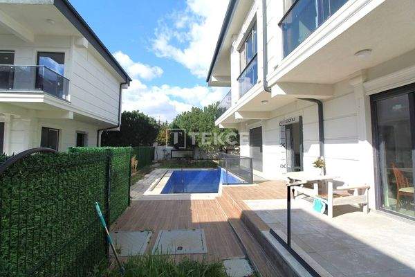 Villas with Spacious Garden in İstanbul Silivri