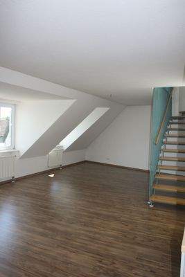 Wohnzimmer mit Treppe ins Studio