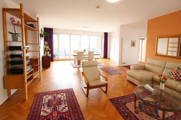 03. Großzügiges Wohnzimmer