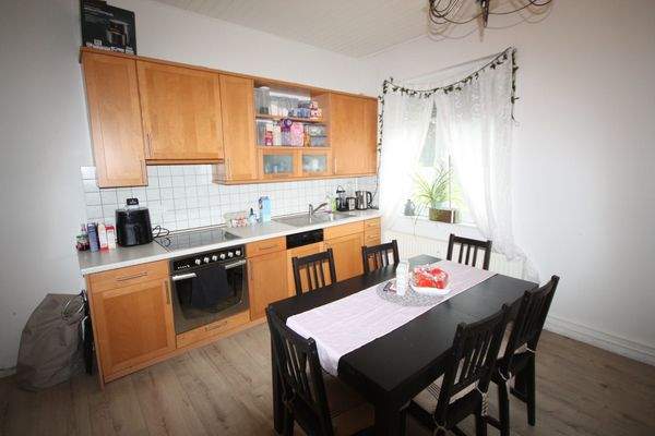 Wohnküche mit Einbauküche der Erdgeschosswohnung