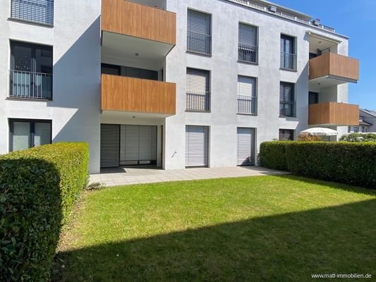 Terrasse und Gartenansicht