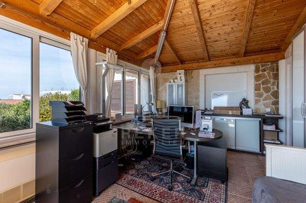 Mehrstöckige Villa mit atemberaubendem Blick