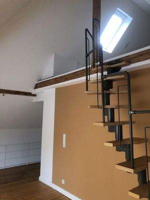 Treppe ins offene Dachgeschoss