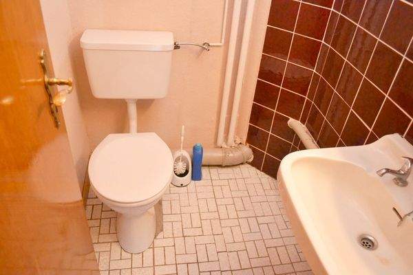 8895PE-23 WC Dachgeschoss