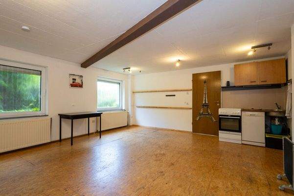 Arbeitszimmer/ Küche sowie Wohn- und Essbereich