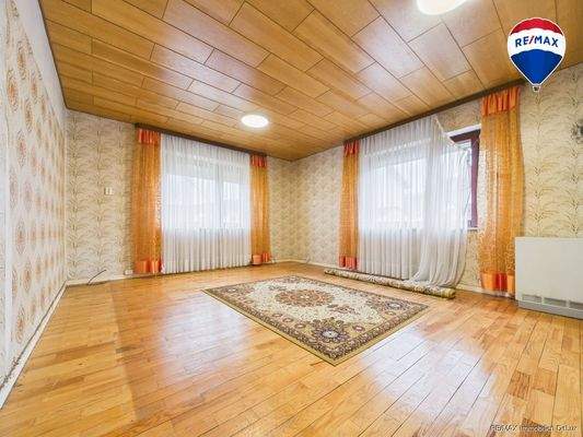 REMAX Immobilien DeLux Einfamilienhau Wohnzimmer Blieskastel Mark Borowicz