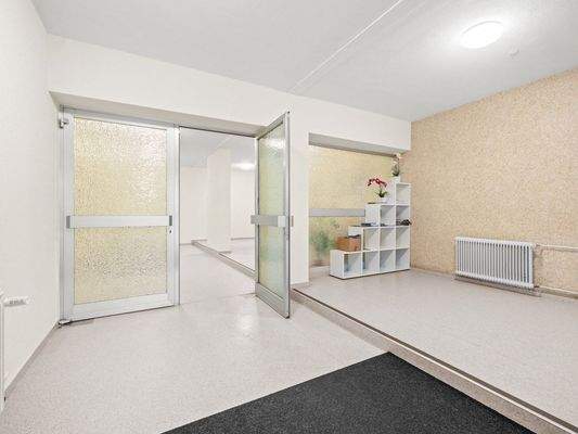 Gepflegte Wohnanlage - Hauseingang