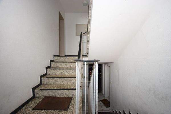 Treppenhaus mit Abgang Keller