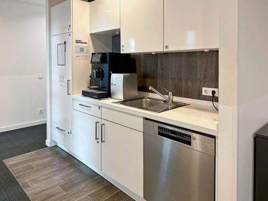 Regus_Mundsburgtower_Germany_Centre 3914_Refresh A