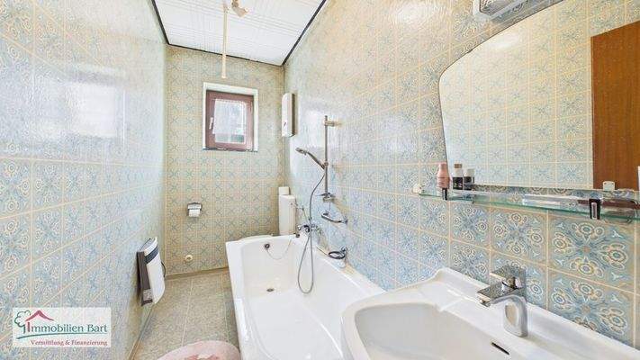 OG - Tageslichtbad mit Wanne