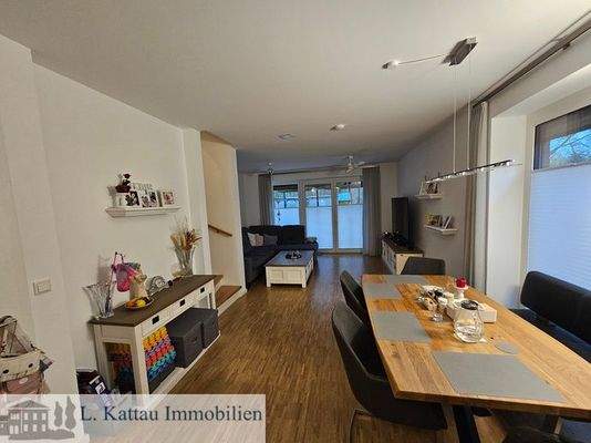 großzügiger Wohn- und Essbereich