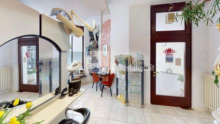 Friseur-parrucchiere-comprare-kaufen-mieten-centro-Salone-Meran-