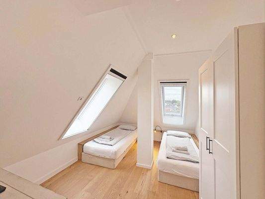 Gäszte- oder Arbeitszimmer im DG 