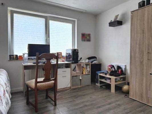 eines der schönen Zimmer mit ca. 12 m²