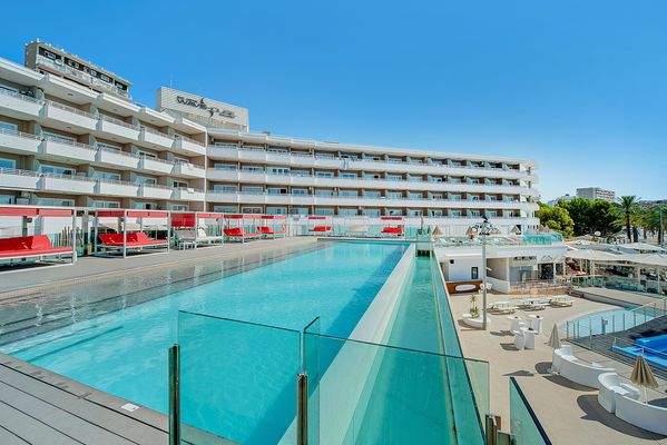 Community pool apartment in Magaluf
