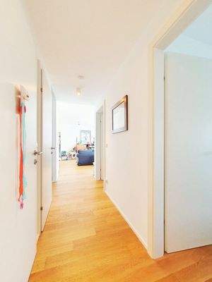 Flur - Zentral begehbar