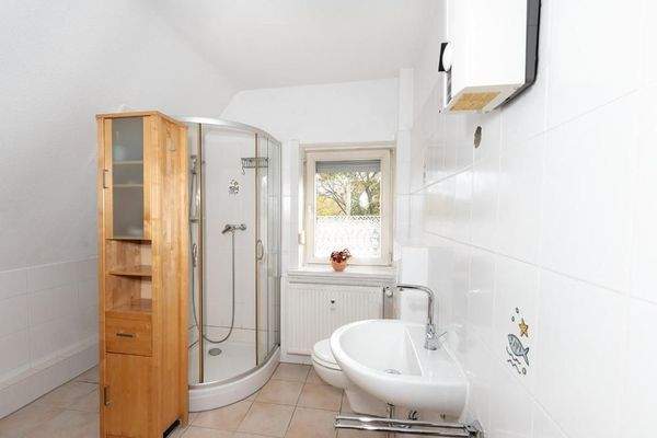 Das Badezimmer im OG