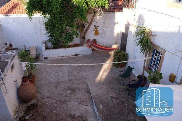 Kreta, Pompia: Traditionelles Haus in schöner Lage mit Innenhof zu verkaufen