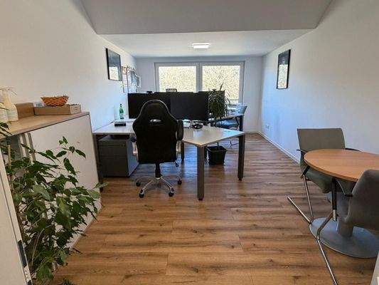 Büro 2.jpeg