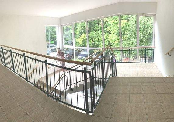 Treppenhaus 2. OG - Gewerbeobjekt