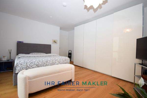 Schlafzimmer Blick zur Tür