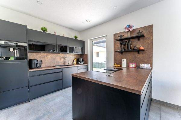 große hochwertige Küche