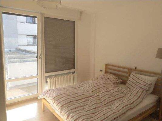 Schlafzimmer mit Ausg. z. Balkon