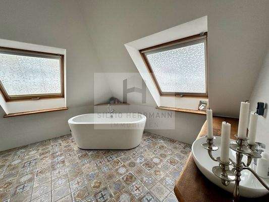 Wohnung Badezimmer  Dachgeschoss